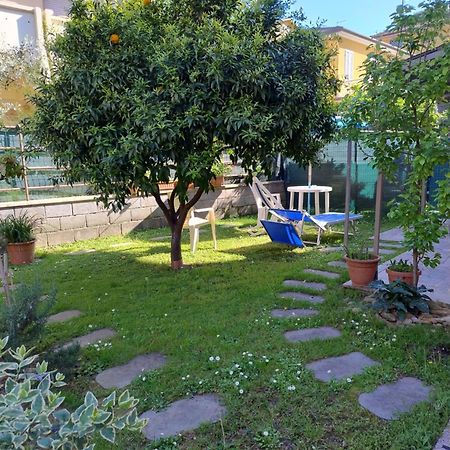 Bilocale Climatizzato A 850M Dalla Spiaggia Casa Katia Marina di Massa Exteriér fotografie